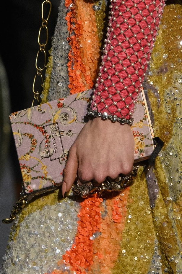 الازياء المشجرة بالوان مبهجة احدث موضة من دار غوتشي في شتاء 2018