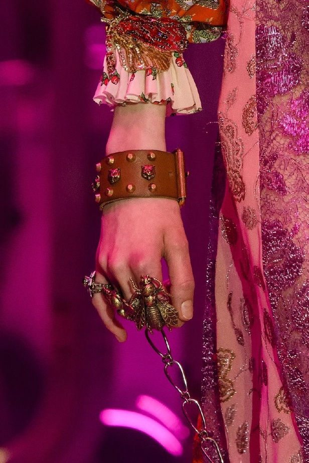 الازياء المشجرة بالوان مبهجة احدث موضة من دار غوتشي في شتاء 2018