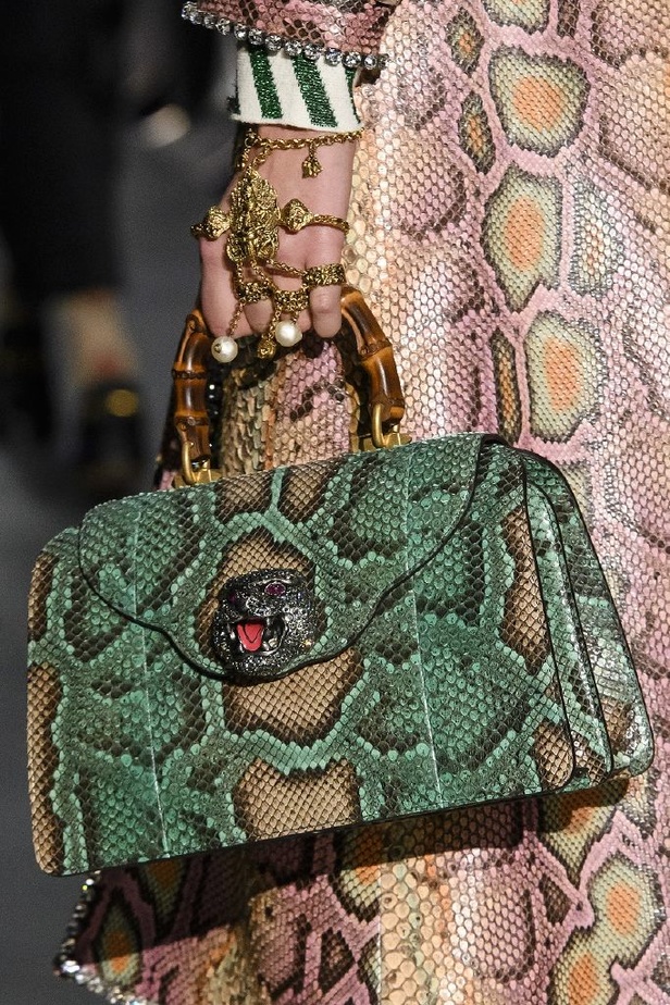 الازياء المشجرة بالوان مبهجة احدث موضة من دار غوتشي في شتاء 2018