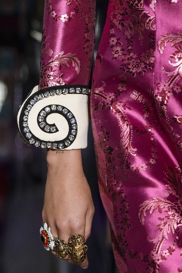 الازياء المشجرة بالوان مبهجة احدث موضة من دار غوتشي في شتاء 2018