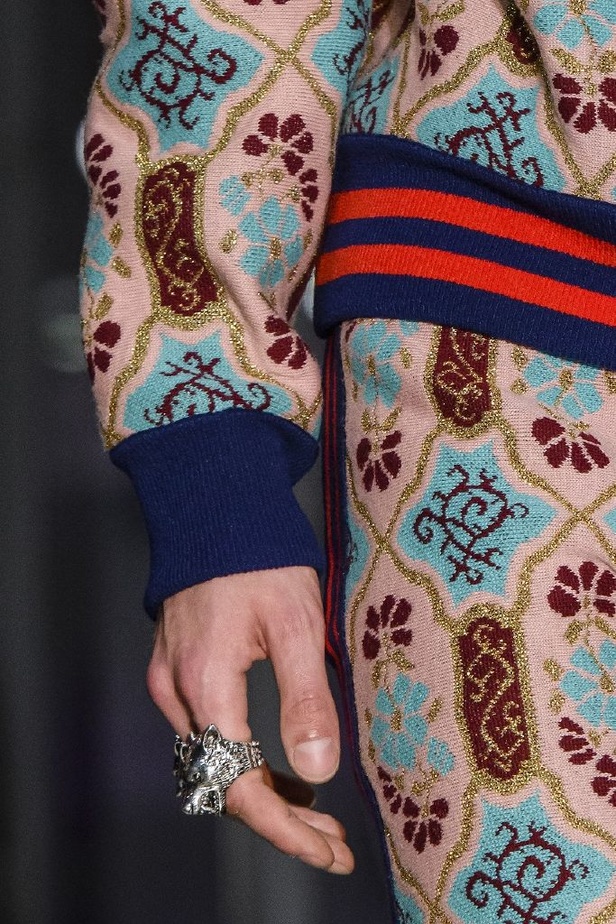 الازياء المشجرة بالوان مبهجة احدث موضة من دار غوتشي في شتاء 2018