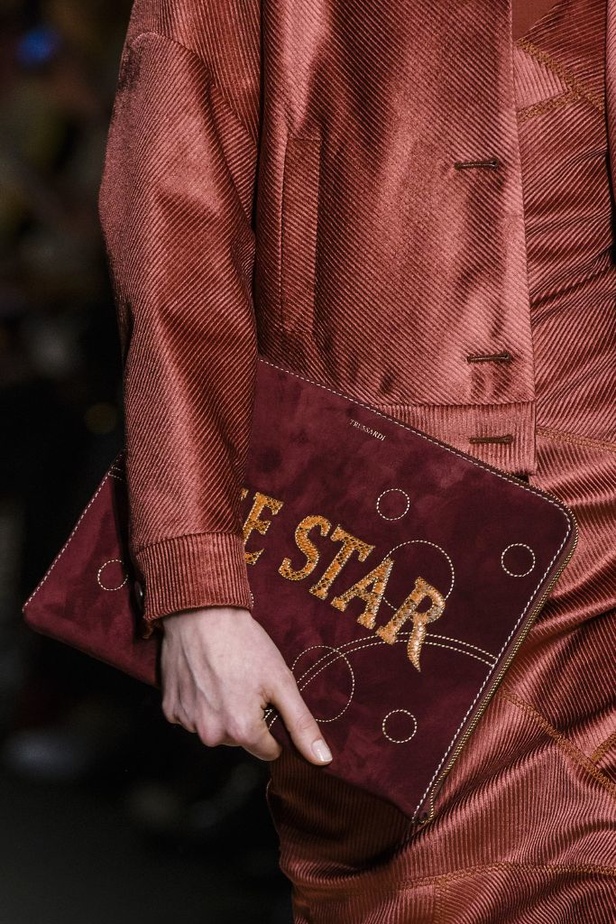 عرض أزياء Trussardi لخريف وشتاء ٢٠١٧!