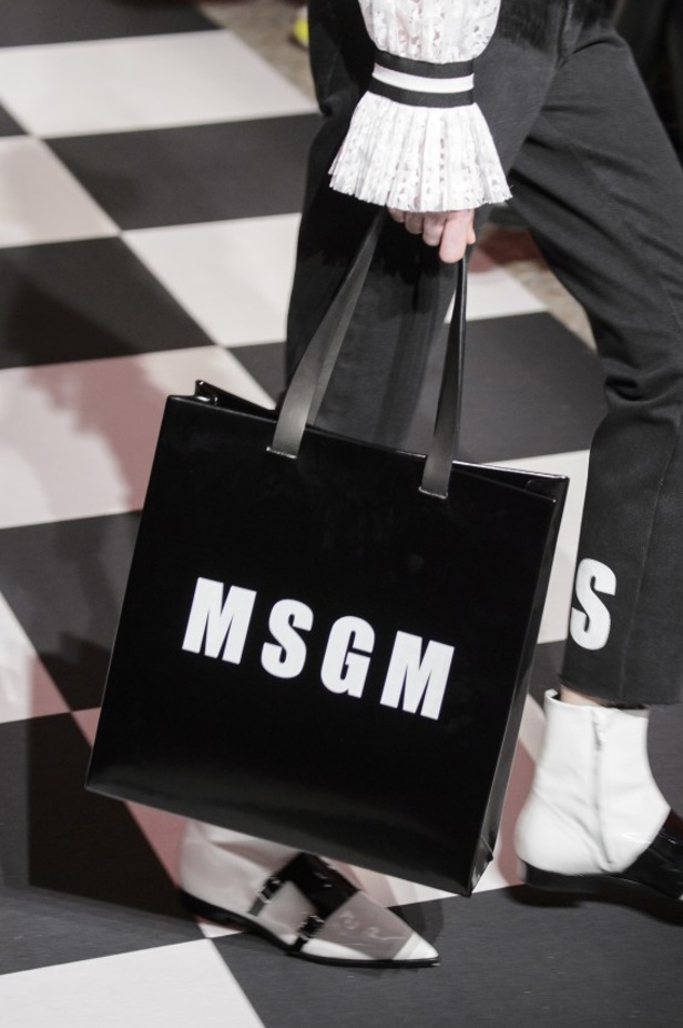 عرض أزياء Msgm لخريف وشتاء 2017