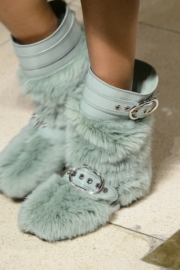 عرض أزياء ميو ميو لموسم خريف وشتاء 2017