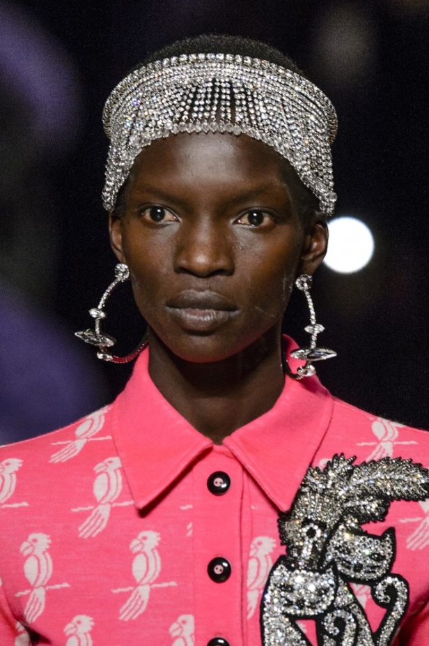 عرض أزياء ميو ميو لموسم خريف وشتاء 2017