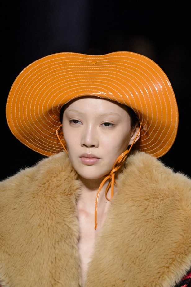 عرض أزياء ميو ميو لموسم خريف وشتاء 2017