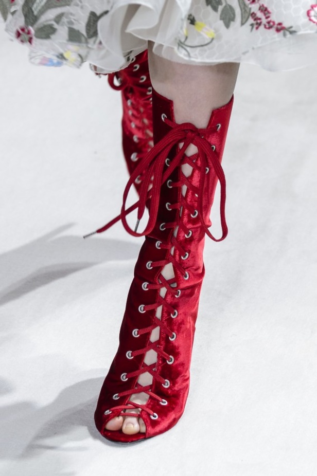 مجموعة جيامباتيستا فالي Giambattista Valli لخريف وشتاء 2017