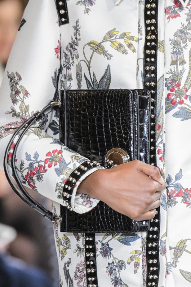 مجموعة جيامباتيستا فالي Giambattista Valli لخريف وشتاء 2017