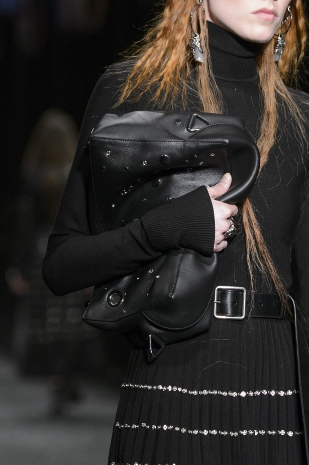 مجموعة الكسندر ماكوين للألبسة الجاهزة لخريف و شتاء 2017