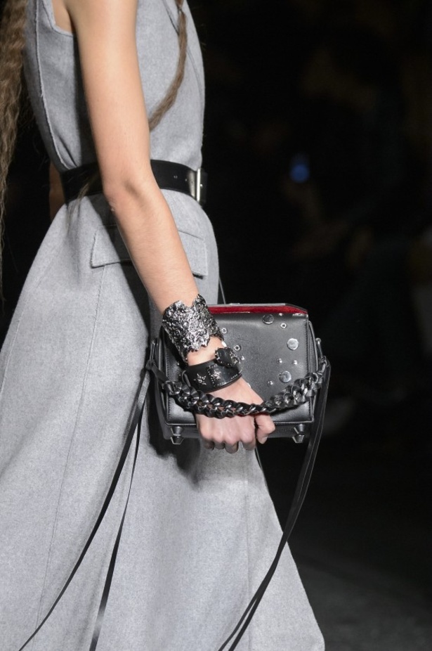 مجموعة الكسندر ماكوين للألبسة الجاهزة لخريف و شتاء 2017