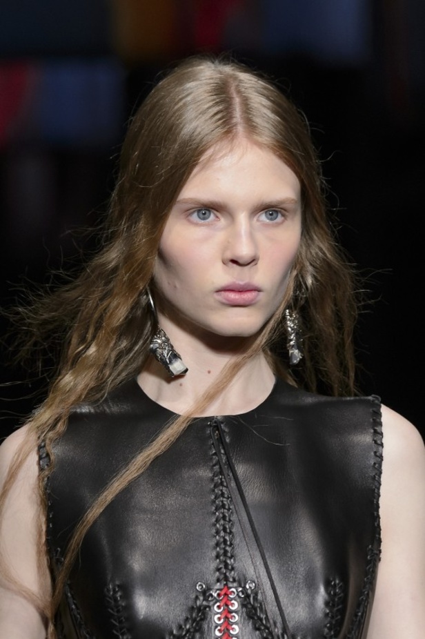 مجموعة الكسندر ماكوين للألبسة الجاهزة لخريف و شتاء 2017