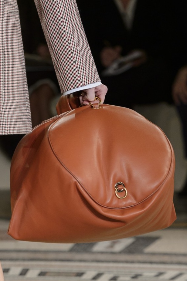 عرض أزياء ستيلا مكارتني لموسم خريف وشتاء 2017