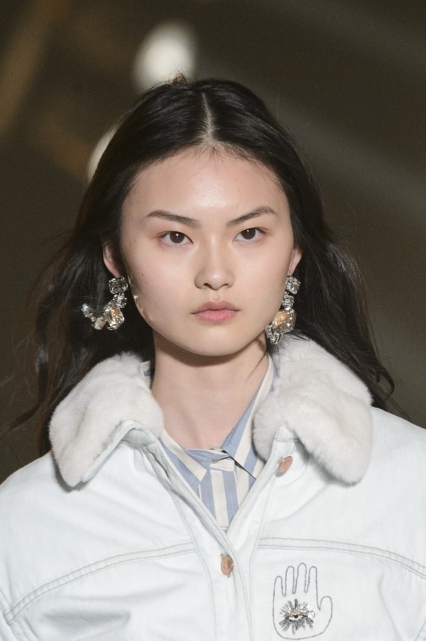 عرض أزياء إيزابيل ماران لخريف وشتاء 2017