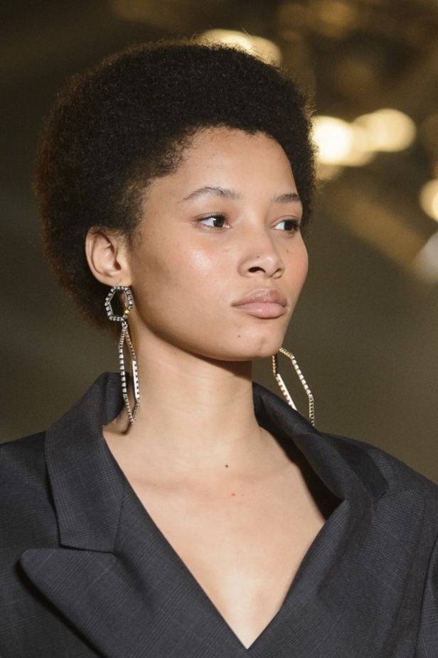 عرض أزياء إيزابيل ماران لخريف وشتاء 2017