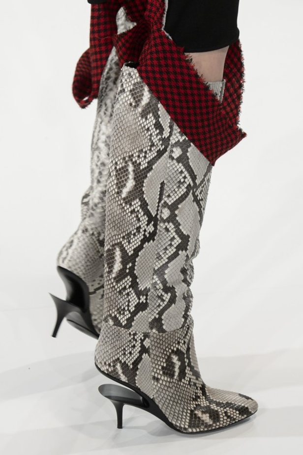 عرض أزياء ميزون مارجيلا لخريف وشتاء 2017-2018