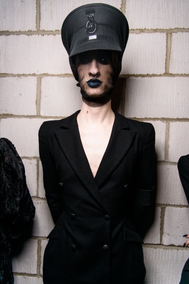 عرض أزياء المصمم Gareth Pugh لخريف وشتاء 2017