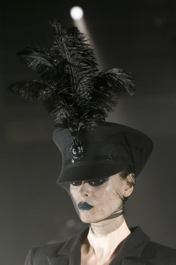 عرض أزياء المصمم Gareth Pugh لخريف وشتاء 2017