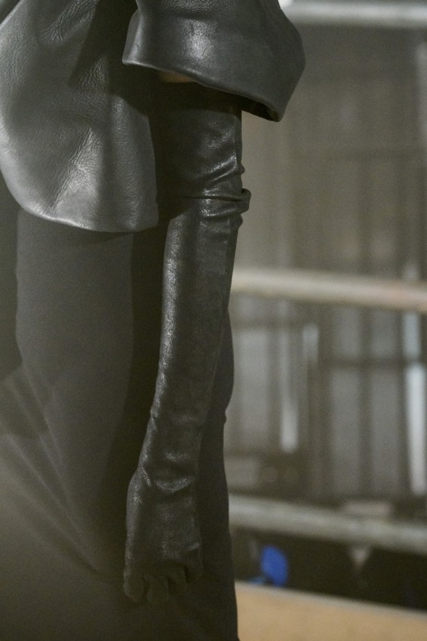 عرض أزياء المصمم Gareth Pugh لخريف وشتاء 2017