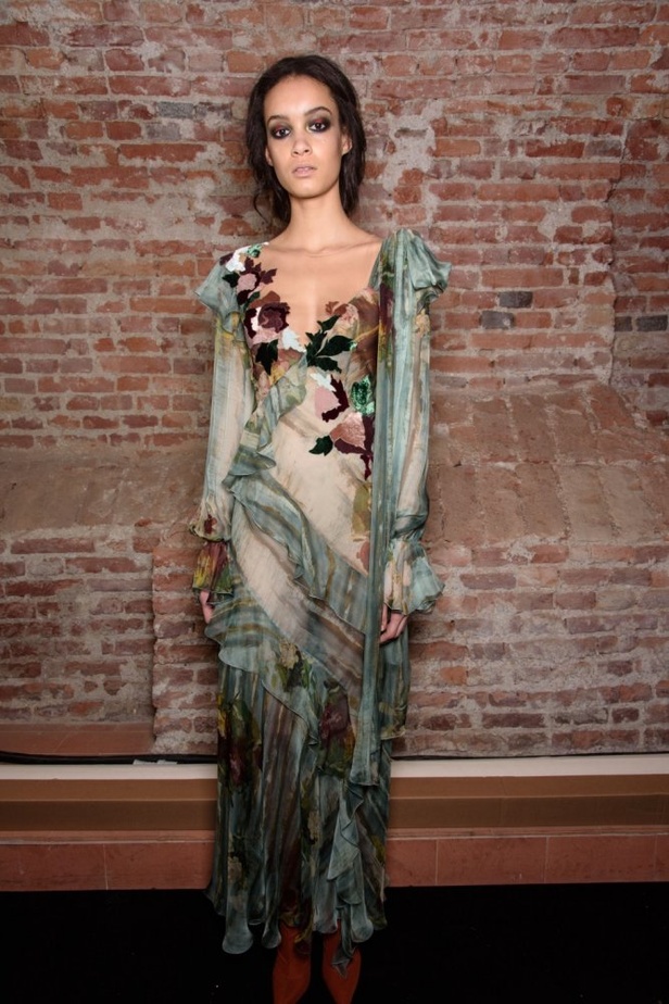  مجموعة Alberta Ferretti لخريف وشتاء 2017 !