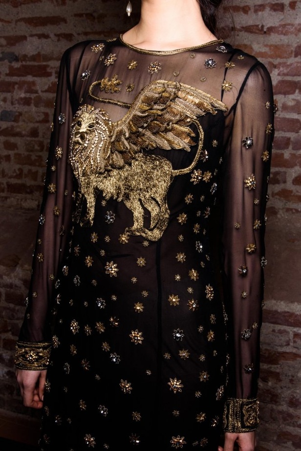  مجموعة Alberta Ferretti لخريف وشتاء 2017 !