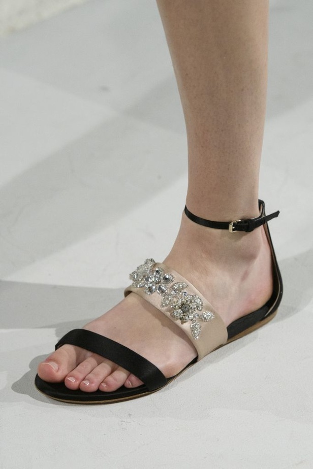 عرض ملكي لمجموعة جيامباتيستا فالي لربيع وصيف 2017