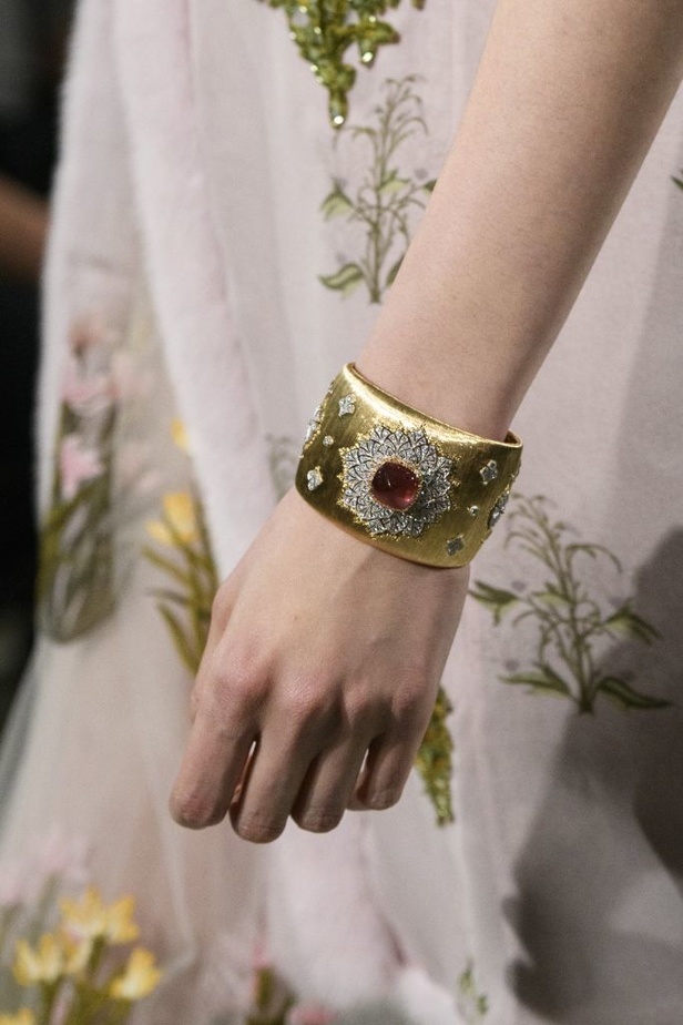 عرض ملكي لمجموعة جيامباتيستا فالي لربيع وصيف 2017