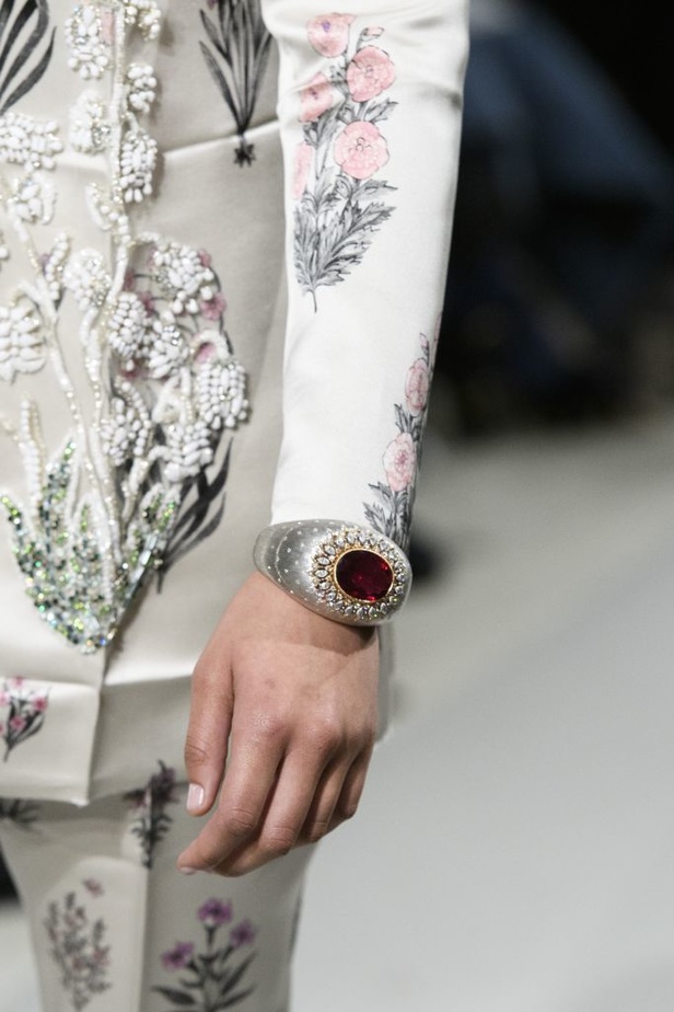 عرض ملكي لمجموعة جيامباتيستا فالي لربيع وصيف 2017