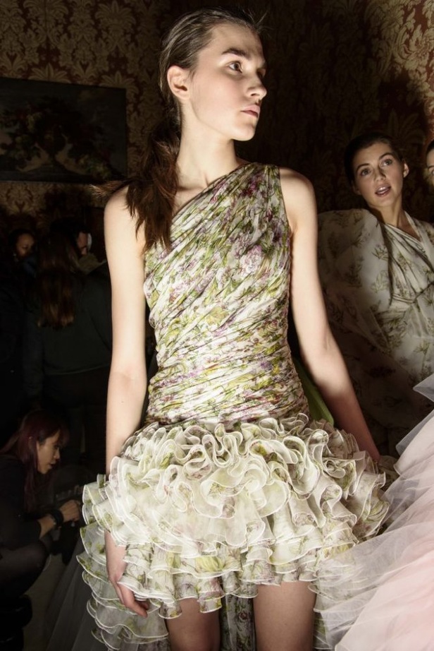 عرض ملكي لمجموعة جيامباتيستا فالي لربيع وصيف 2017