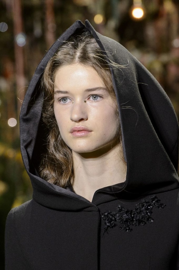 مجموعة الأزياء الفاخرة لدار ديور لموسم ربيع 2017