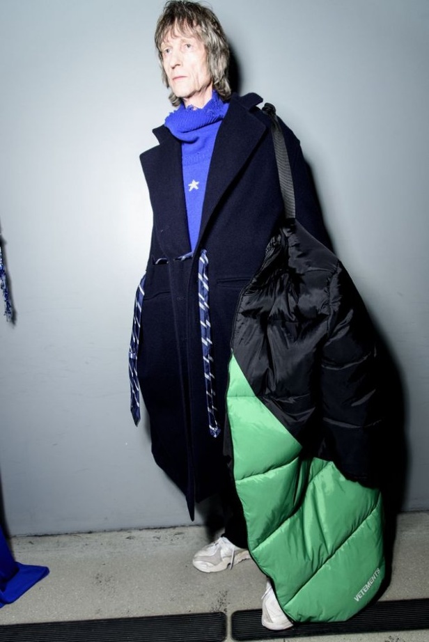 رسالة مبتكرة في مجموعة Vetements الجديدة !