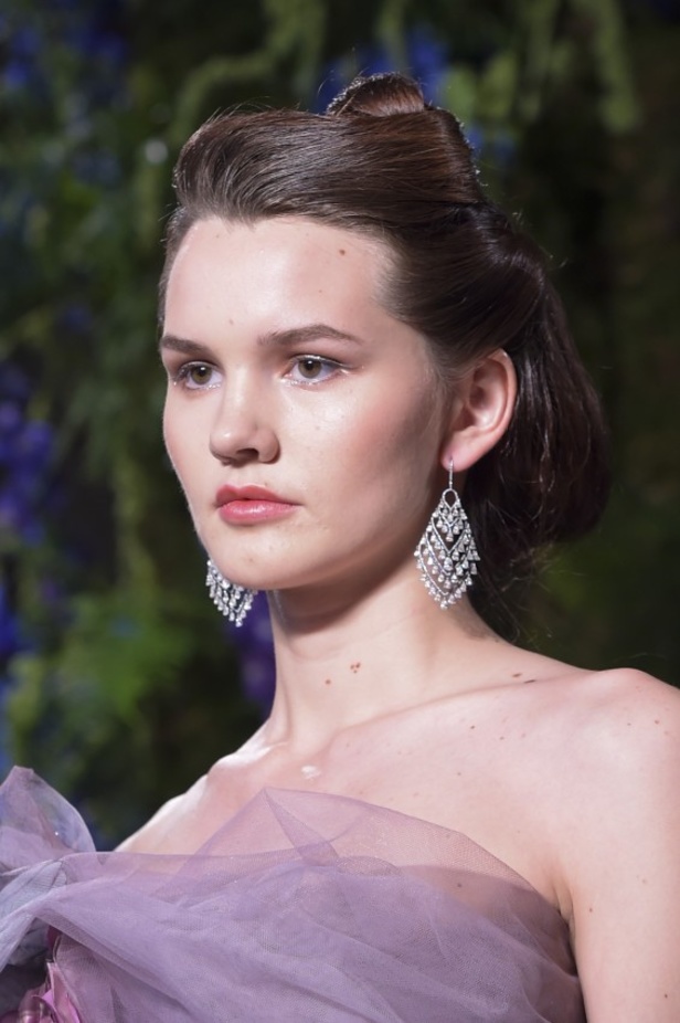 مجموعة Guo Pei للأزياء الفاخرة لخريف وشتاء ٢٠١٧/ ٢٠١٨ !