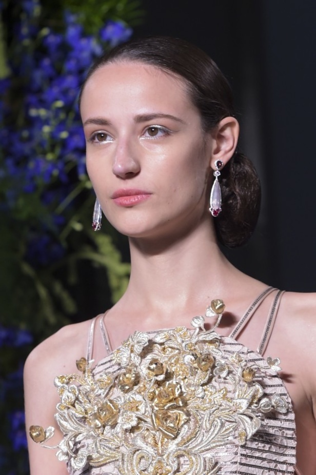 مجموعة Guo Pei للأزياء الفاخرة لخريف وشتاء ٢٠١٧/ ٢٠١٨ !