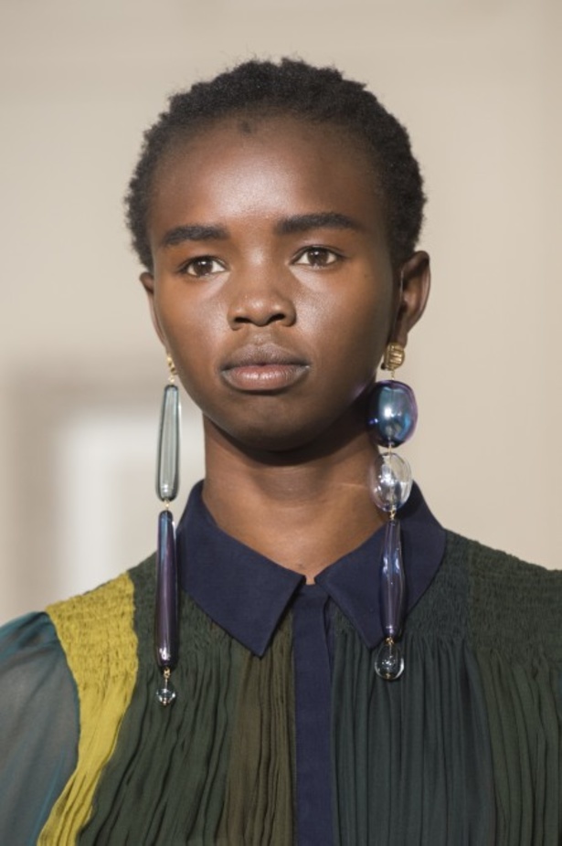 عرض Schiaparelli للأزياء الراقية لخريف وشتاء ٢٠١٨ !