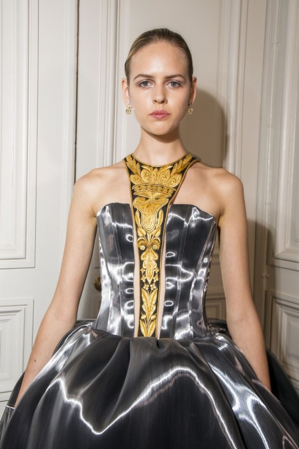 مجموعة Guo Pei للأزياء الفاخرة لخريف وشتاء ٢٠١٧/ ٢٠١٨ !