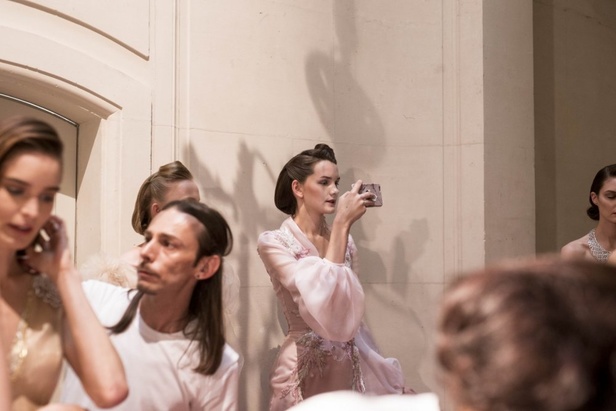 مجموعة Guo Pei للأزياء الفاخرة لخريف وشتاء ٢٠١٧/ ٢٠١٨ !