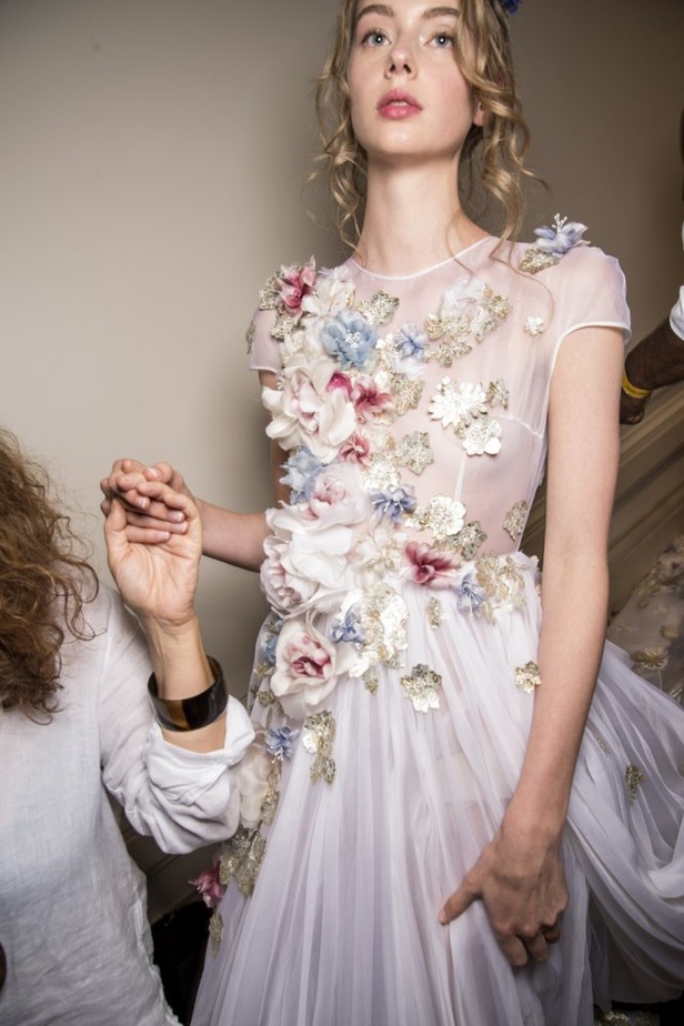 مجموعة Guo Pei للأزياء الفاخرة لخريف وشتاء ٢٠١٧/ ٢٠١٨ !