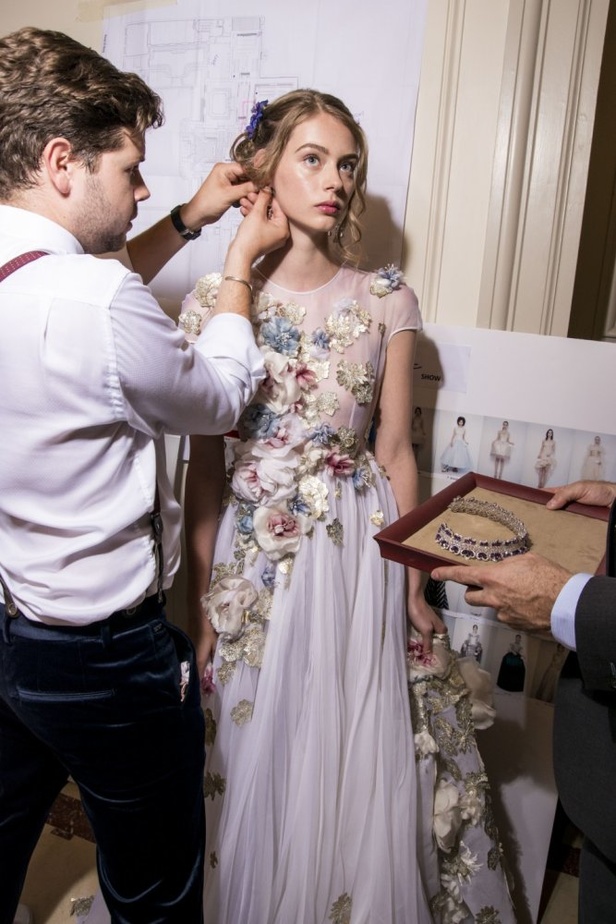 مجموعة Guo Pei للأزياء الفاخرة لخريف وشتاء ٢٠١٧/ ٢٠١٨ !