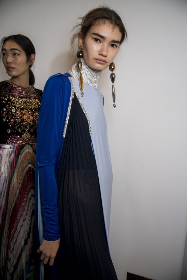 عرض Schiaparelli للأزياء الراقية لخريف وشتاء ٢٠١٨ !