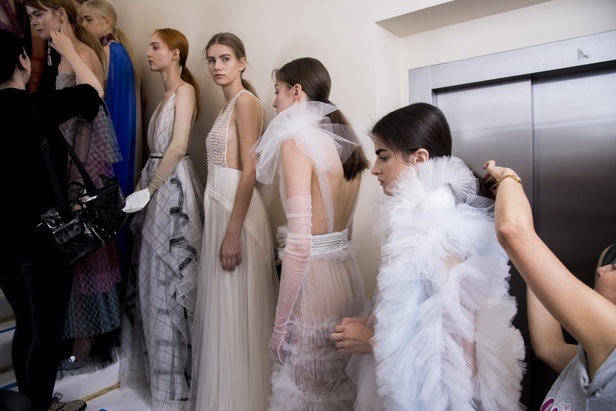 عرض Schiaparelli للأزياء الراقية لخريف وشتاء ٢٠١٨ !