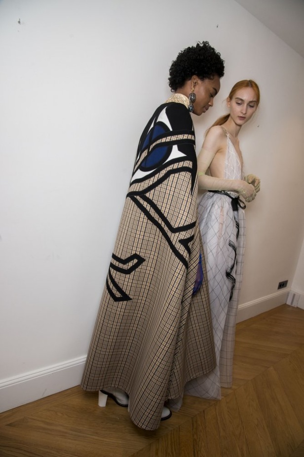 عرض Schiaparelli للأزياء الراقية لخريف وشتاء ٢٠١٨ !