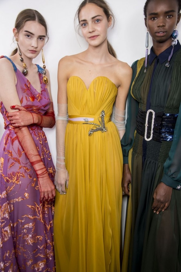 عرض Schiaparelli للأزياء الراقية لخريف وشتاء ٢٠١٨ !