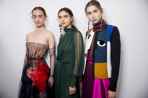 عرض Schiaparelli للأزياء الراقية لخريف وشتاء ٢٠١٨ !