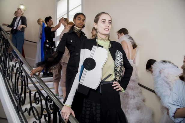 عرض Schiaparelli للأزياء الراقية لخريف وشتاء ٢٠١٨ !