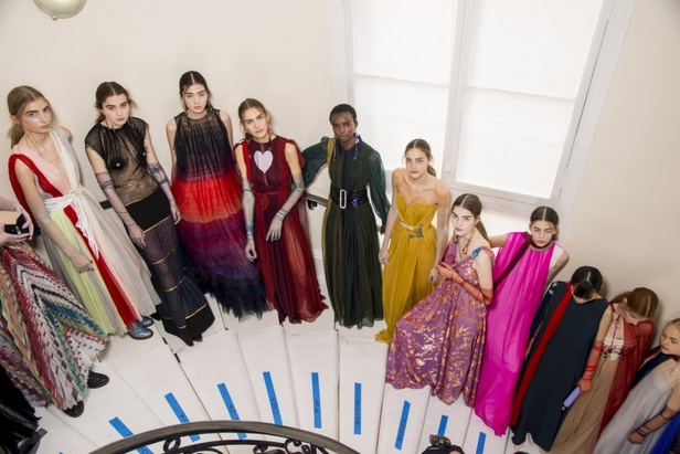 عرض Schiaparelli للأزياء الراقية لخريف وشتاء ٢٠١٨ !