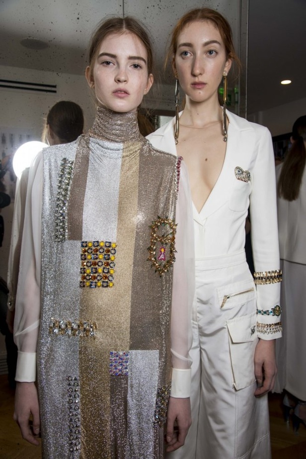 عرض Schiaparelli للأزياء الراقية لخريف وشتاء ٢٠١٨ !