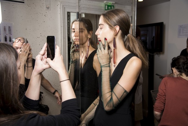 عرض Schiaparelli للأزياء الراقية لخريف وشتاء ٢٠١٨ !