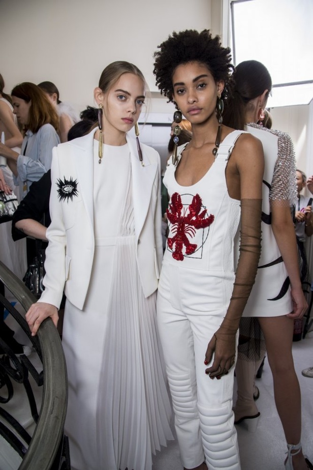 عرض Schiaparelli للأزياء الراقية لخريف وشتاء ٢٠١٨ !