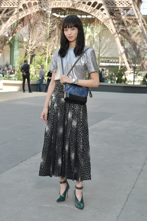 عرض Chanel لخريف وشتاء 2017 للأزياء الراقية !