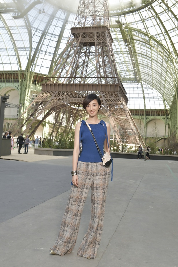 عرض Chanel لخريف وشتاء 2017 للأزياء الراقية !