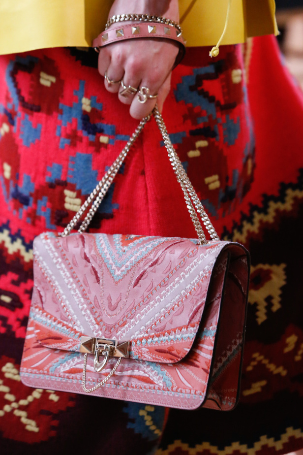 بالصور مجموعة ازياء فالنتينو ريزورت 2018